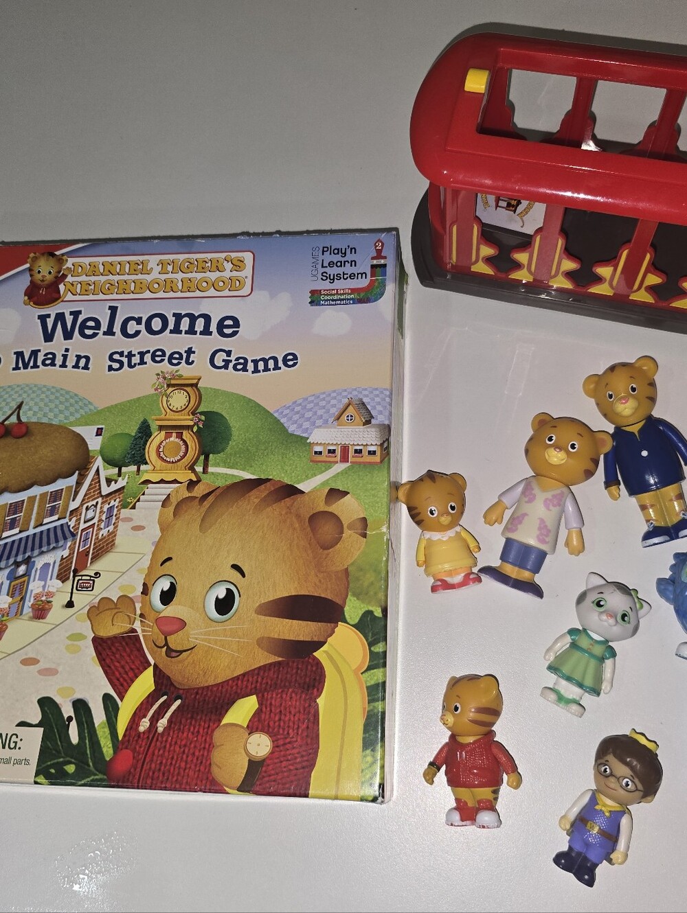 Daniel Tiger's Neighborhood Welcome Main Street Game - Trolley + Characters